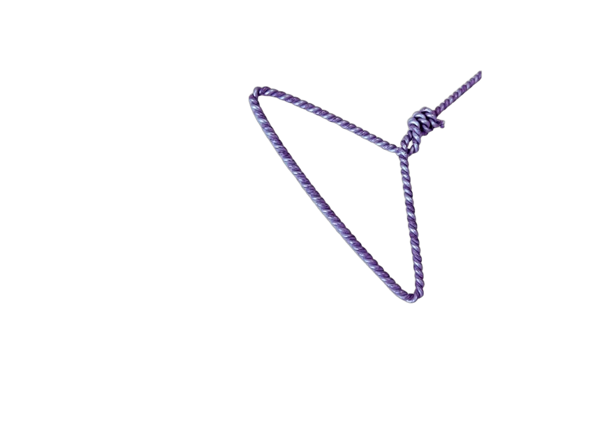 Escova de Nylon QDE 9 Detalhe da alça triangular ergonômica em aço de 10 cm